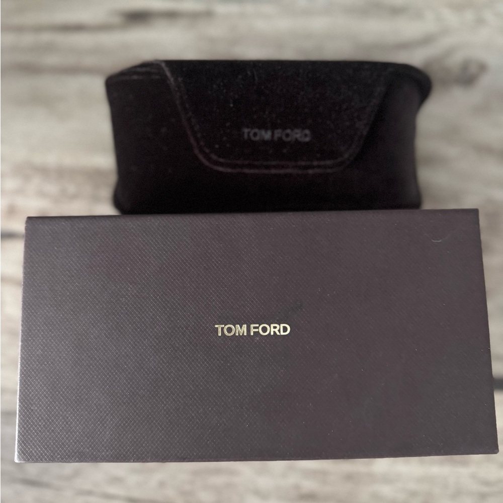 Tom Ford Black Sunglasses Sleek Accessory